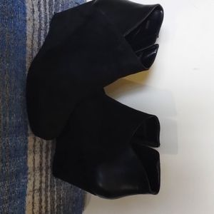 Black wedge